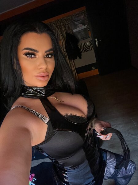 Mistress Amal Mall Vitan Sms sau Whatsapp